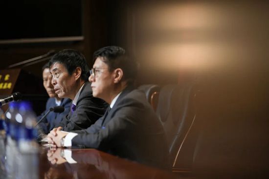 美女撒尿全过程